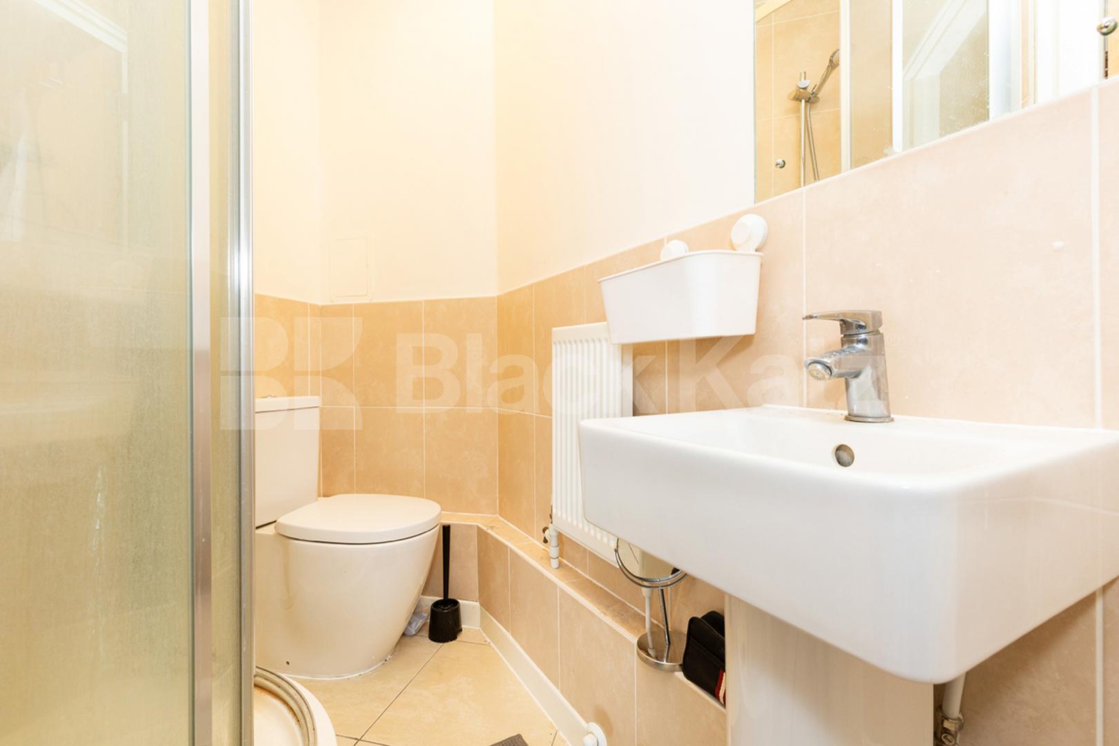 stunning 3 bedroom property to rent with large balcony minutes to a tube New Clocktower Place  , Islington / Caledonian Road